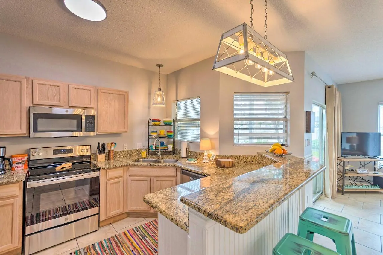 Coastal Condo With Pool - Walk To Destin Beach!