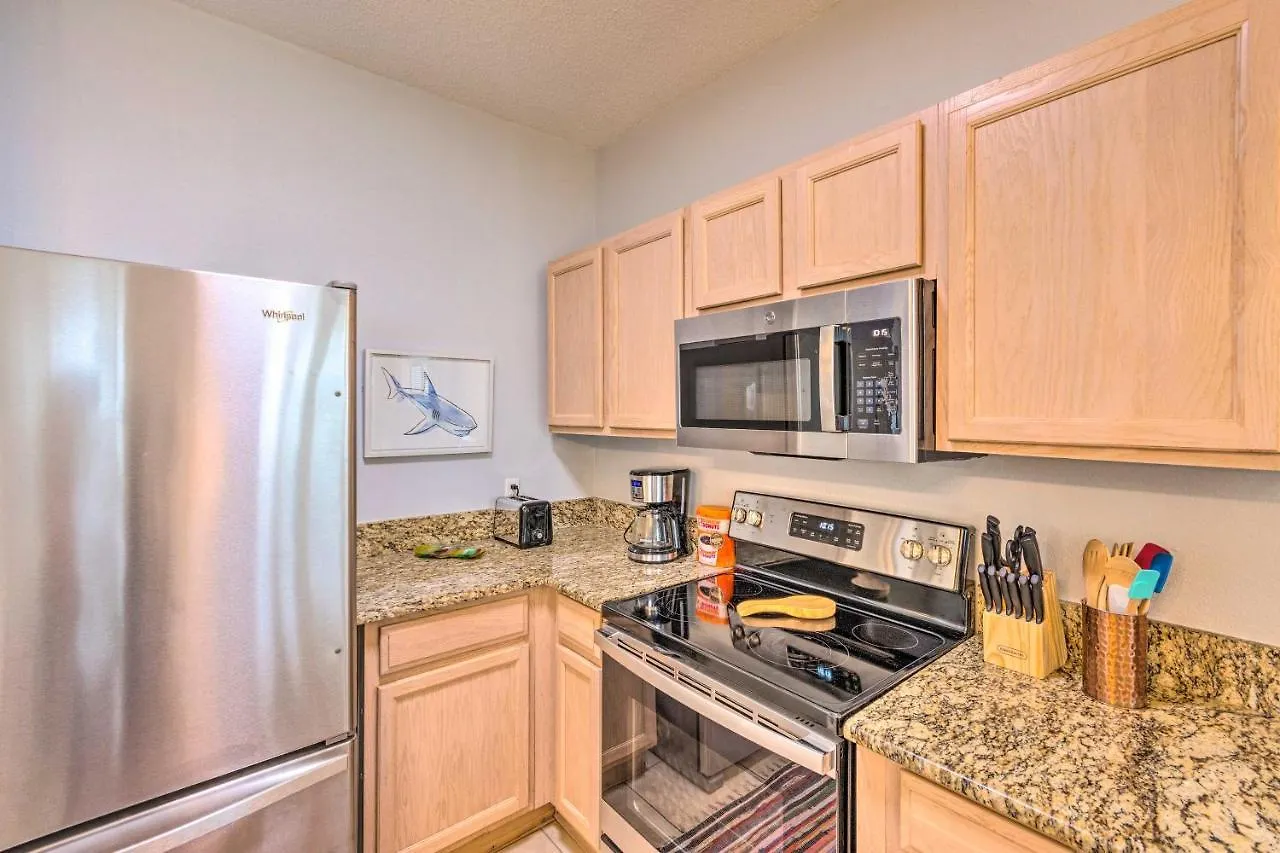Coastal Condo With Pool - Walk To Destin Beach!