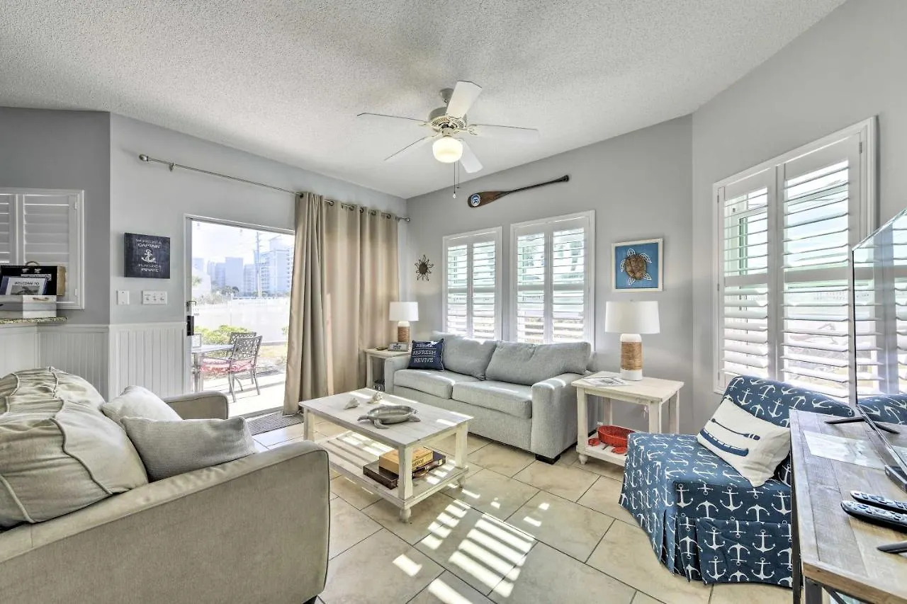 Coastal Condo With Pool - Walk To Destin Beach!